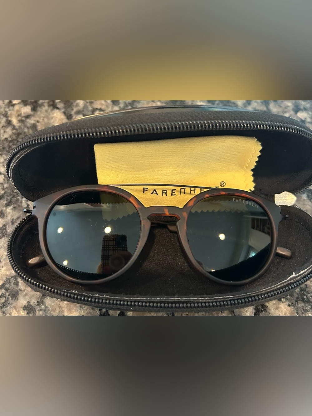 Fahrenheit Sunglasses With Case 9516 49 21 142 C 3 1.1 mm
